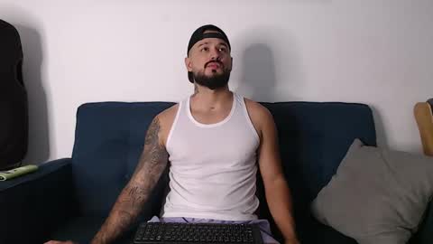 Snapshot of eric_evans1 chatting on 11/04/25, 03:27 Eric Evans online show from 11/04/25, 03:27