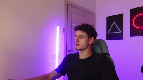 Snapshot of eric_poston chatting on 09/24/25, 01:36 online show from 09/24/25, 01:36