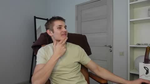 Snapshot of eric_poston chatting on 10/09/25, 08:01 online show from 10/09/25, 08:01