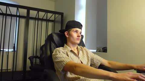 Snapshot of eric_poston chatting on 10/10/25, 12:15 online show from 10/10/25, 12:15