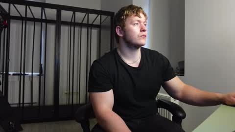 Snapshot of eric_poston chatting on 10/11/25, 05:28 online show from 10/11/25, 05:28