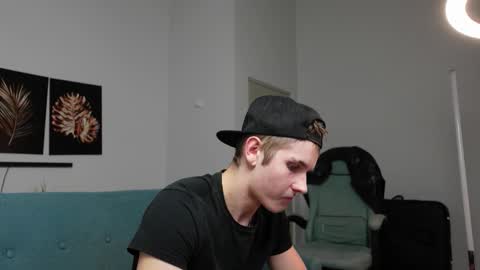 Snapshot of eric_poston chatting on 10/12/25, 05:45 online show from 10/12/25, 05:45