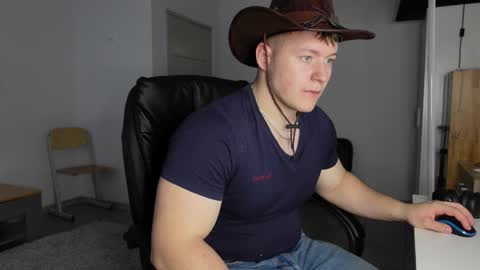 Snapshot of eric_poston chatting on 10/18/25, 05:54 online show from 10/18/25, 05:54