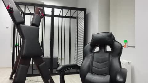 Snapshot of eric_poston chatting on 10/19/25, 06:52 online show from 10/19/25, 06:52