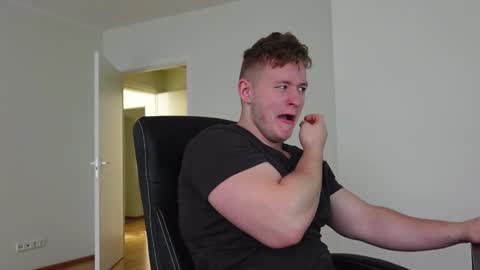 Snapshot of eric_poston chatting on 10/21/25, 06:36 online show from 10/21/25, 06:36