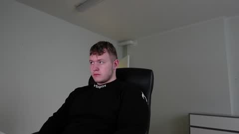 Snapshot of eric_poston chatting on 10/27/25, 01:26 online show from 10/27/25, 01:26