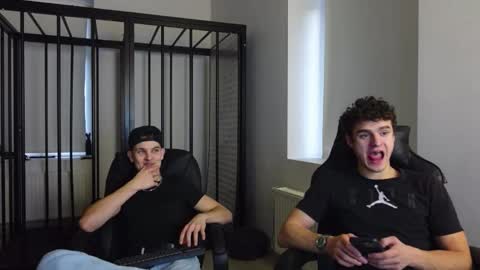 Snapshot of eric_poston chatting on 10/29/25, 02:30 online show from 10/29/25, 02:30