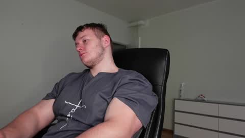 Snapshot of eric_poston chatting on 11/03/25, 07:31 online show from 11/03/25, 07:31