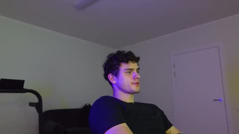 Snapshot of eric_poston chatting on 11/05/25, 02:28 online show from 11/05/25, 02:28