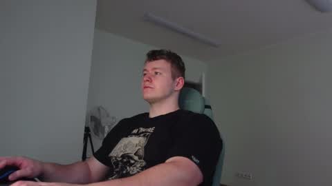 Snapshot of eric_poston chatting on 11/09/25, 06:44 online show from 11/09/25, 06:44