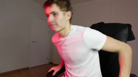 Snapshot of eric_poston chatting on 11/13/25, 08:57 online show from 11/13/25, 08:57