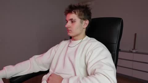 Snapshot of eric_poston chatting on 11/14/25, 01:21 online show from 11/14/25, 01:21