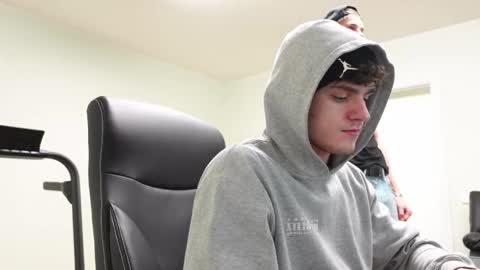 Snapshot of eric_poston chatting on 11/19/25, 03:23 online show from 11/19/25, 03:23