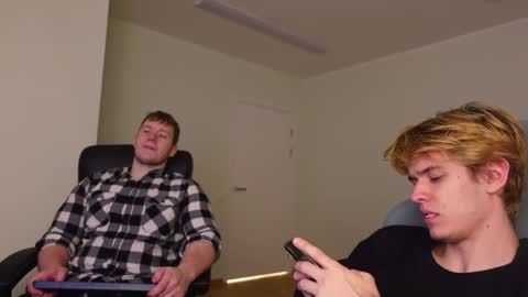 Snapshot of eric_poston chatting on 11/20/25, 06:18 online show from 11/20/25, 06:18