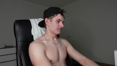 Snapshot of eric_poston chatting on 11/22/25, 07:13 online show from 11/22/25, 07:13