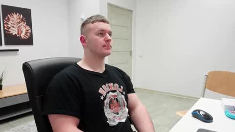 Snapshot of eric_poston chatting on 11/25/25, 07:36 online show from 11/25/25, 07:36