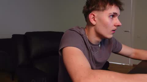 Snapshot of eric_poston chatting on 11/28/25, 06:21 online show from 11/28/25, 06:21