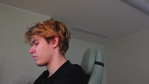 Snapshot of eric_poston chatting on 11/29/25, 09:12 online show from 11/29/25, 09:12