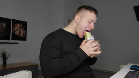 Snapshot of eric_poston chatting on 12/02/25, 01:17 online show from 12/02/25, 01:17