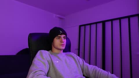 Snapshot of eric_poston chatting on 12/03/25, 02:04 online show from 12/03/25, 02:04