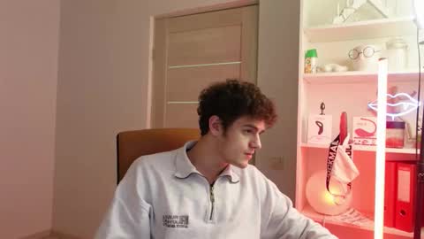 Snapshot of eric_poston chatting on 12/04/25, 03:21 online show from 12/04/25, 03:21