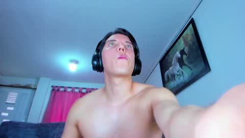 eric_twink18 online show from 12/07/24, 04:47