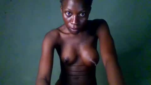 Snapshot of erica843871 chatting on 10/10/25, 12:09 Erica online show from 10/10/25, 12:09