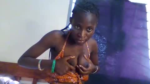 Snapshot of erica843871 chatting on 10/23/25, 01:21 Erica online show from 10/23/25, 01:21