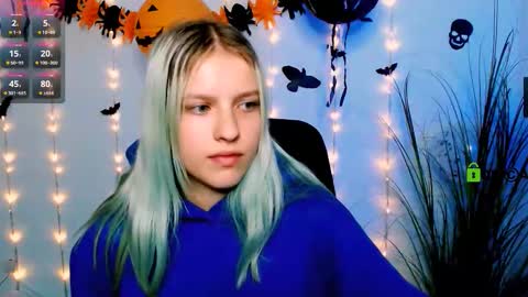 Snapshot of erica_breeze chatting on 10/28/25, 10:01 your dear Erica online show from 10/28/25, 10:01