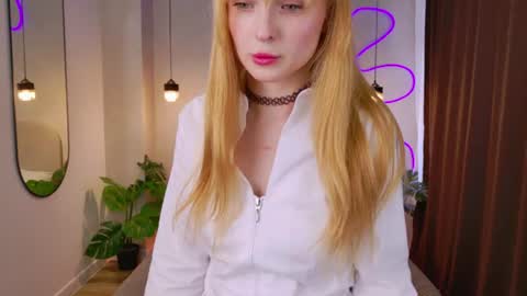 Vivian  online show from 08/05/26, 07:33