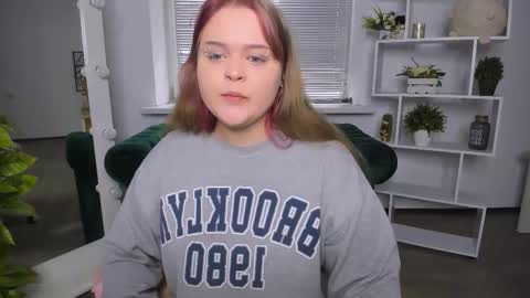 erica_love_ online show from 10/12/25, 05:28