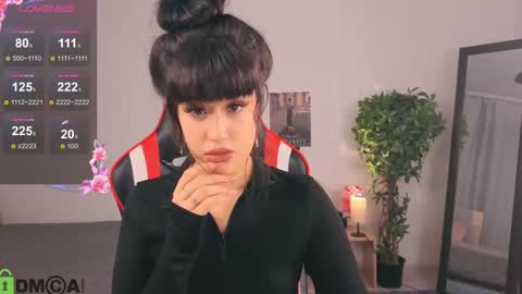 Snapshot of erica_peach chatting on 10/15/25, 03:01 Erika online show from 10/15/25, 03:01