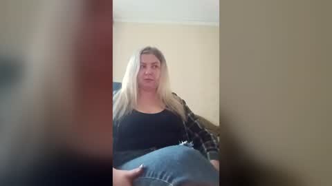 Snapshot of erica_thompson chatting on 06/12/26, 02:27 Erica online show from 06/12/26, 02:27