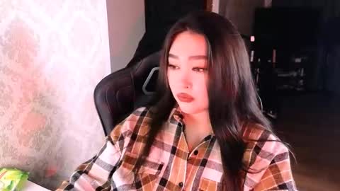 Snapshot of erica_wayne chatting on 12/15/25, 01:32 Erica Wayne online show from 12/15/25, 01:32