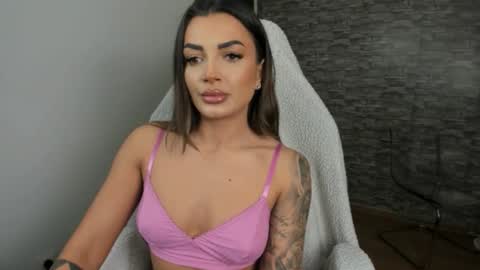 Snapshot of erica_xoo chatting on 10/29/25, 06:15 Riaaa online show from 10/29/25, 06:15