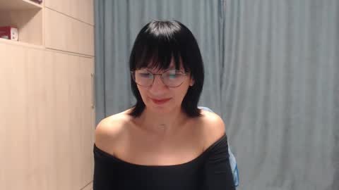 ericablack8 online show from 01/10/25, 03:48