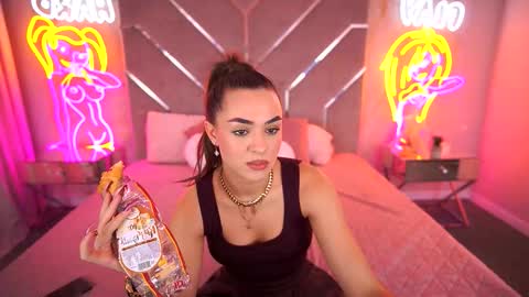 Erica online show from 11/12/25, 03:01