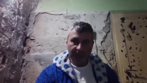 Snapshot of ericboy32 chatting on 11/24/25, 09:03 eric online show from 11/24/25, 09:03