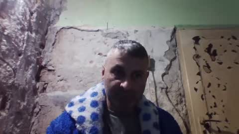 Snapshot of ericboy32 chatting on 12/03/25, 03:47 eric online show from 12/03/25, 03:47