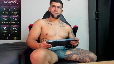 Snapshot of erick_blake_ chatting on 02/26/25, 04:03 my online show from 02/26/25, 04:03