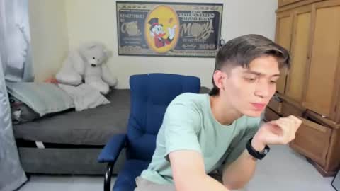 Snapshot of erick_de_rossee chatting on 10/30/25, 07:58 erick_de_rossee online show from 10/30/25, 07:58