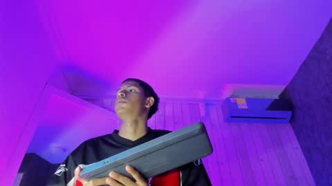 Snapshot of erick_wal chatting on 10/12/25, 11:15      online show from 10/12/25, 11:15