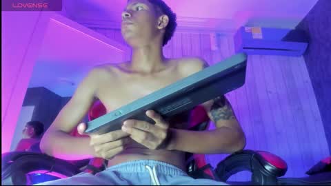 Snapshot of erick_wal chatting on 10/20/25, 04:35      online show from 10/20/25, 04:35