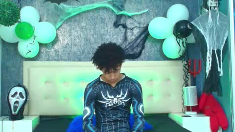 Snapshot of erick_zhimerman chatting on 10/30/25, 04:25 online show from 10/30/25, 04:25