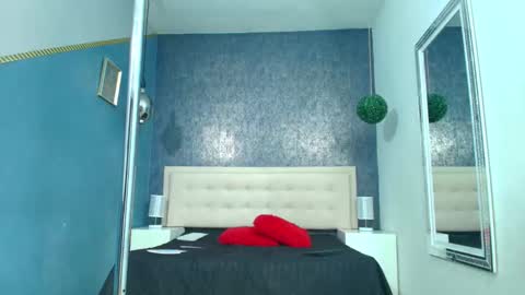 Snapshot of erick_zhimerman chatting on 11/24/25, 04:01 online show from 11/24/25, 04:01