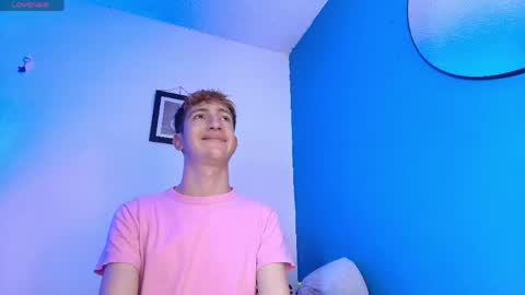 Snapshot of erik_golden_ chatting on 05/14/26, 08:37 I am Erik online show from 05/14/26, 08:37
