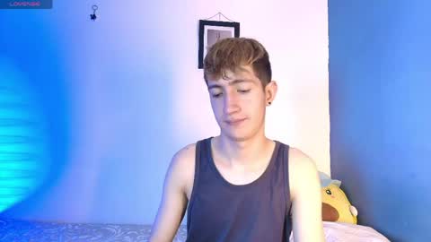 Snapshot of erik_golden_ chatting on 05/18/26, 08:14 I am Erik online show from 05/18/26, 08:14