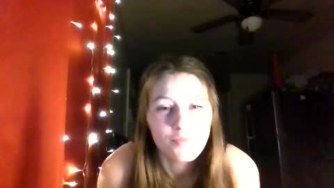 Snapshot of erika_joy28 chatting on 12/15/25, 07:12 erika_joy28 online show from 12/15/25, 07:12