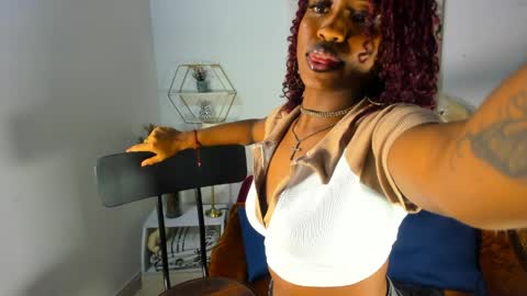 Snapshot of erika_lyrics chatting on 04/28/26, 02:27 E R I K A - L Y R I C S online show from 04/28/26, 02:27