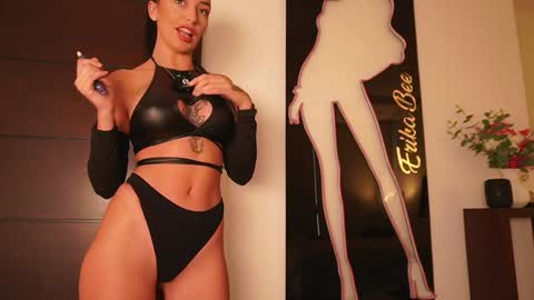 Snapshot of erikabee chatting on 11/01/25, 08:11 Venus Skye online show from 11/01/25, 08:11